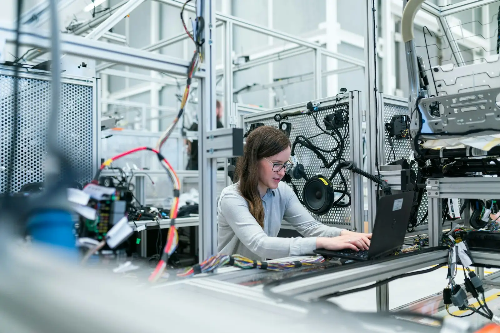 Ingenieurin bei der Arbeit